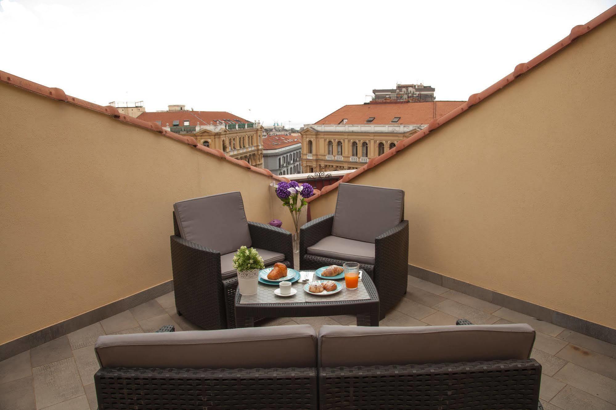 Caesar Napoli Hotel Exterior photo